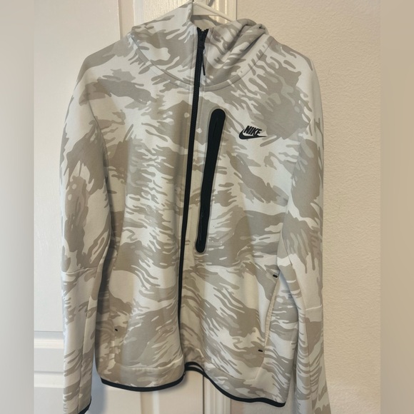 Nike tech - Picture 4 of 4